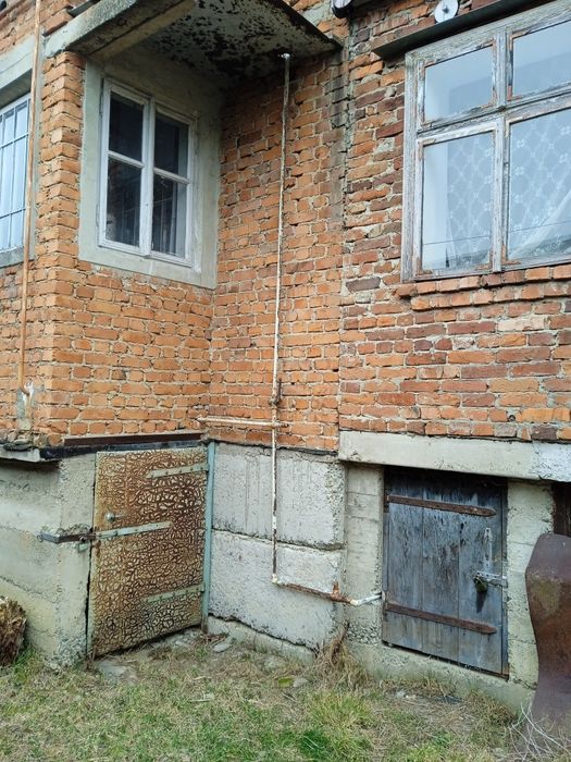 Продам цегляний будинок