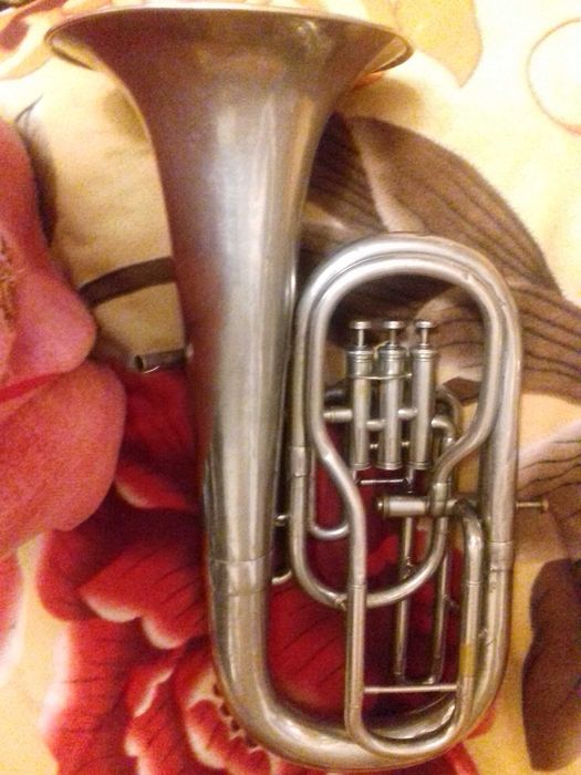 Профессиональный 4-х помповый баритон(Европа).Торг.