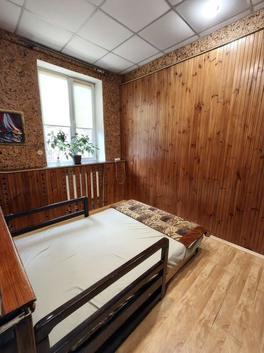 Центр міста. Оренда частина будинку з окремими своїм двором та входом.