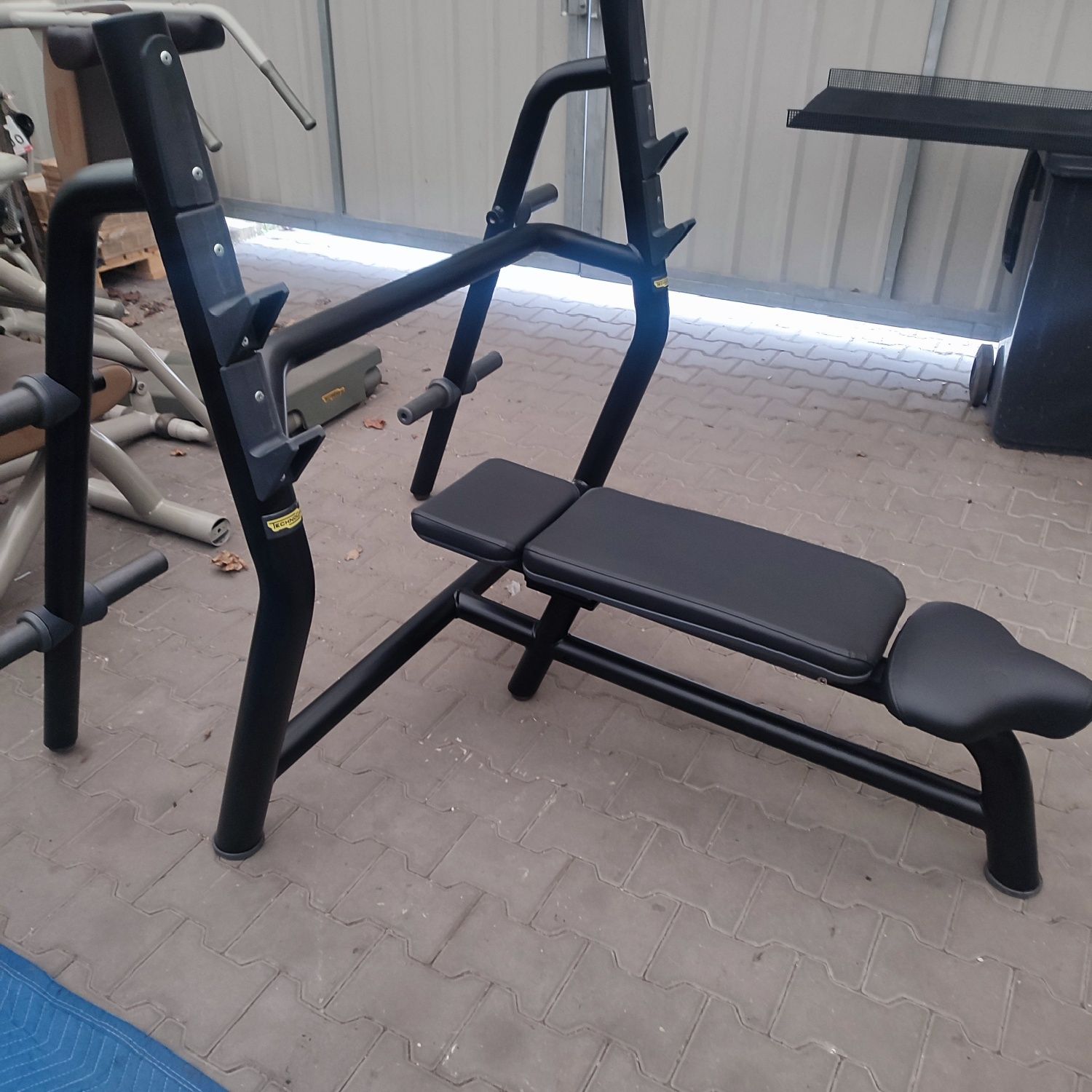 Ławka olimpijska płaska Technogym