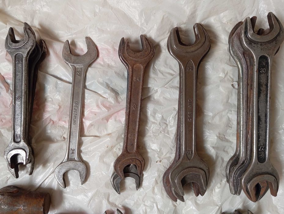 Молотки и слесарные ключи рожковые