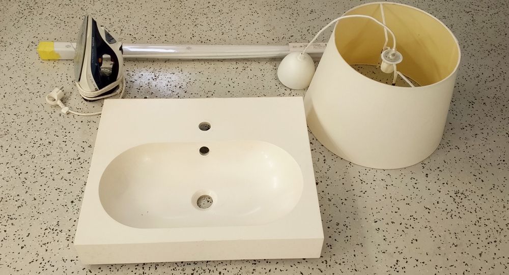 Łazienka --umywalka-Gratis lama,roleta zelazko całość 70 zł