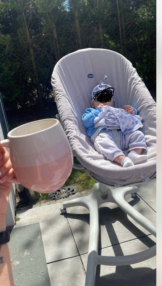 Lozeczko ,krzeselko do karmienia chicco grajace!