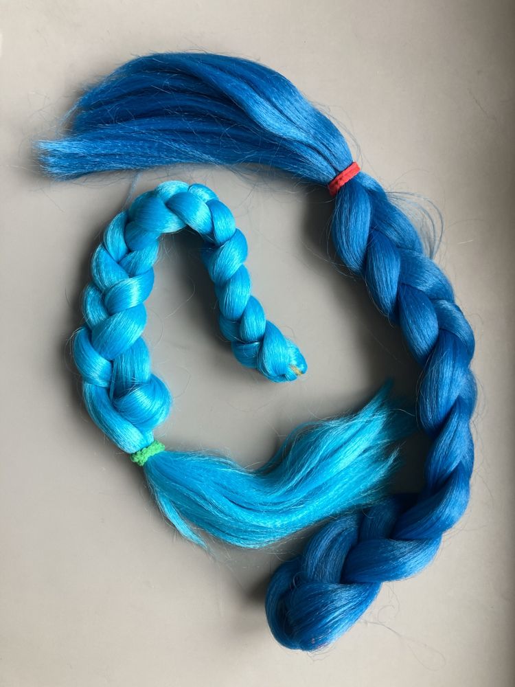 Warkocze ze sztucznych włosów, niebieskie