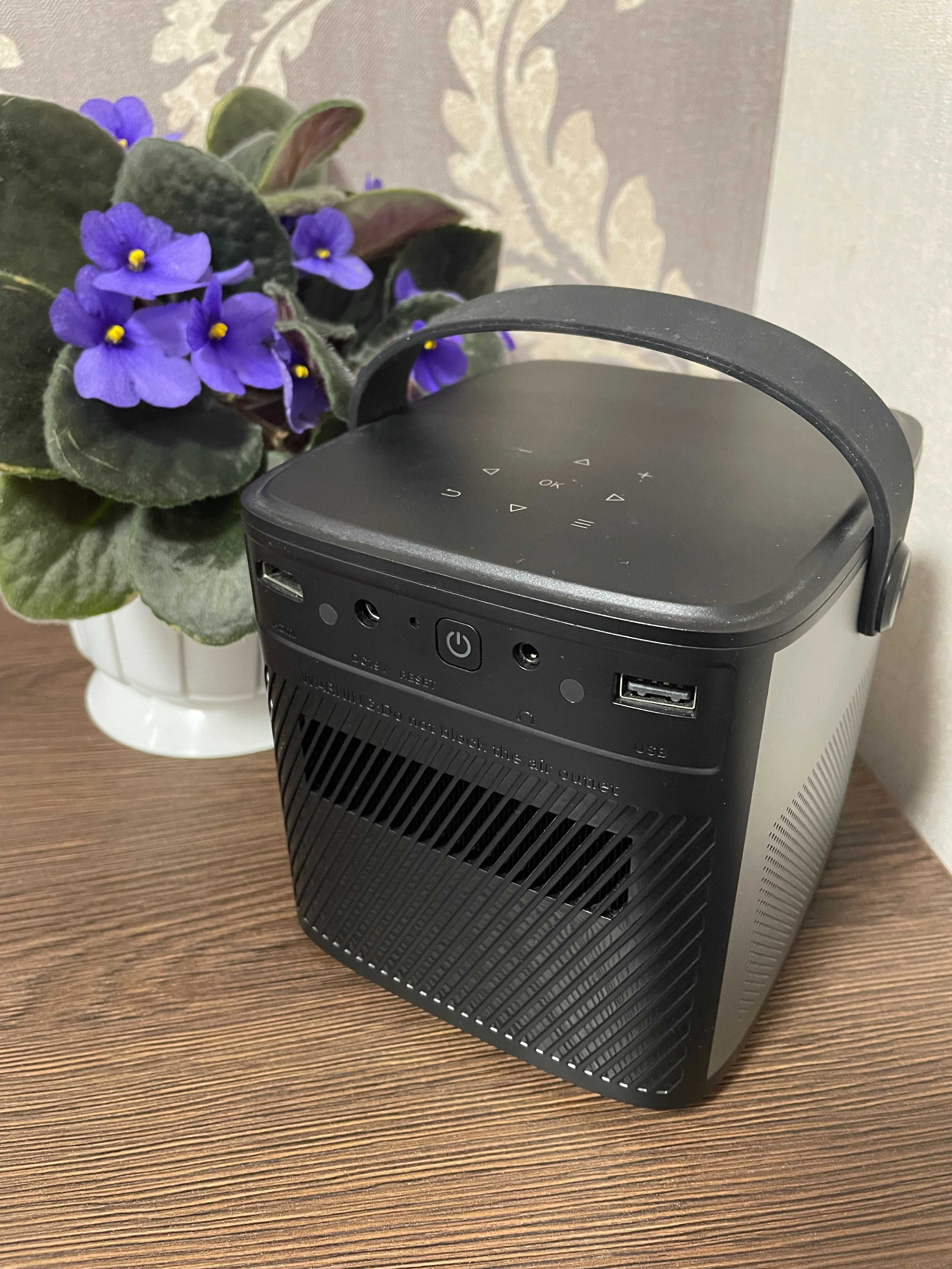 Портативный DLP проектор Byintek U80Max акум 15000мАг, 1080p автофокус