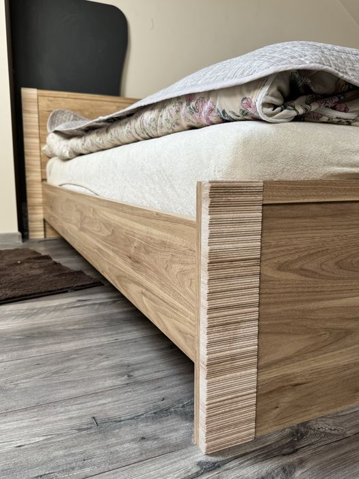 Łóżko - drewniana rama z 7strefowym materacem Aloe Vera Lux 160x200