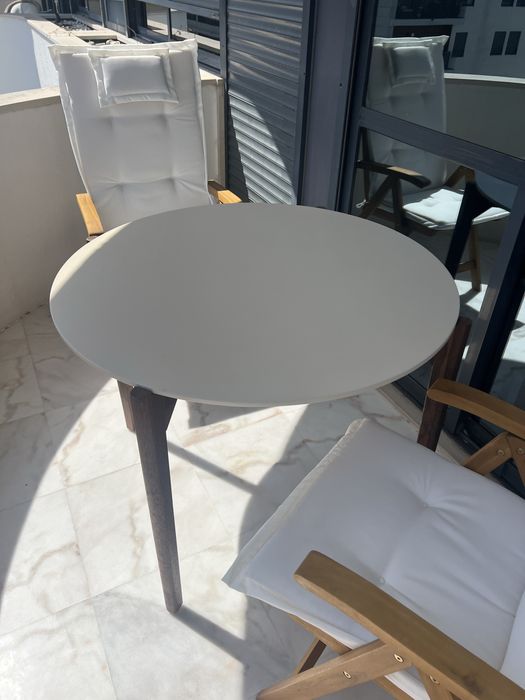 Mesa Jardim redonda em cimento e madeira de acácia (100cm diâmetro)