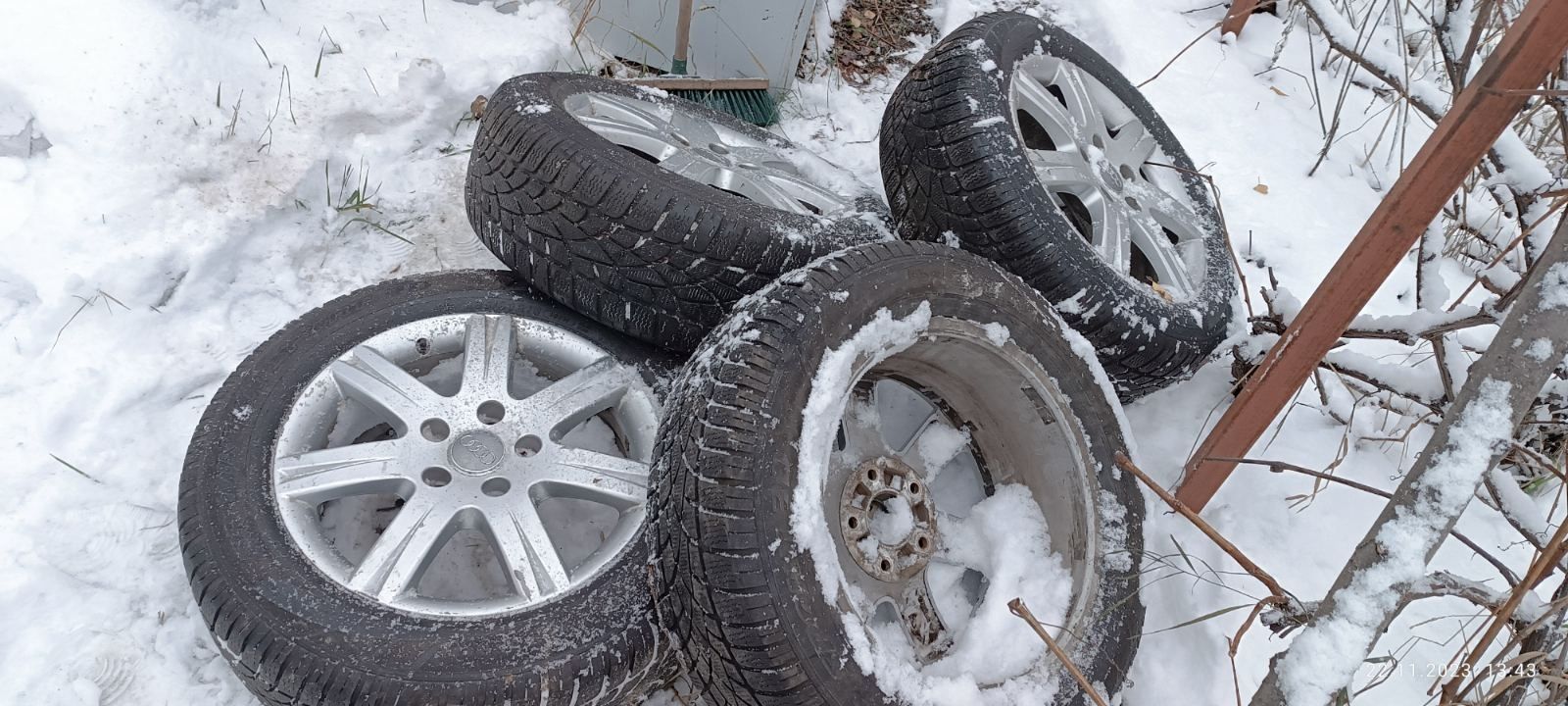 Продам комплект зимової гуми для ауді235/60 R18