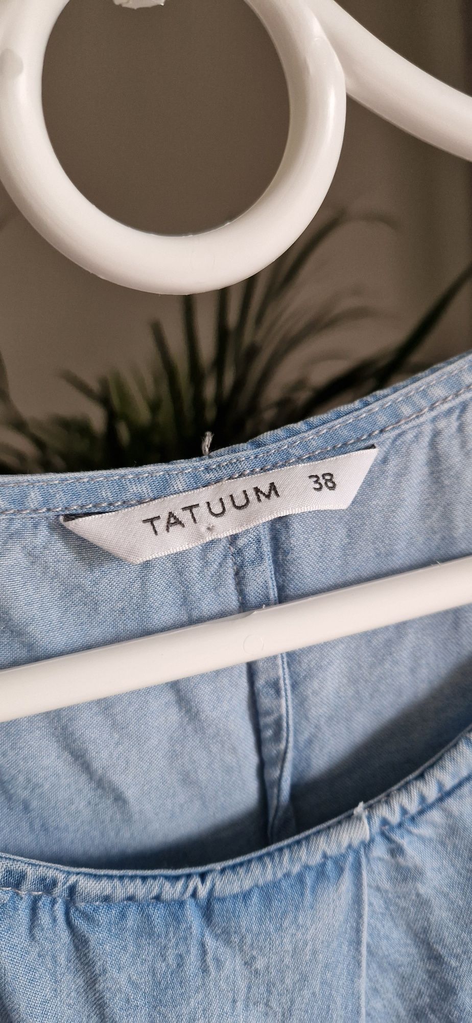 Jasnoniebieska sukienka jeansowa Tatuum rozmiar M