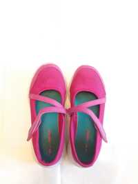 Продам туфли-кроссовки Skechers для девочки