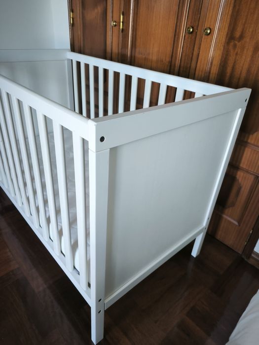 Berço Ikea com colchao