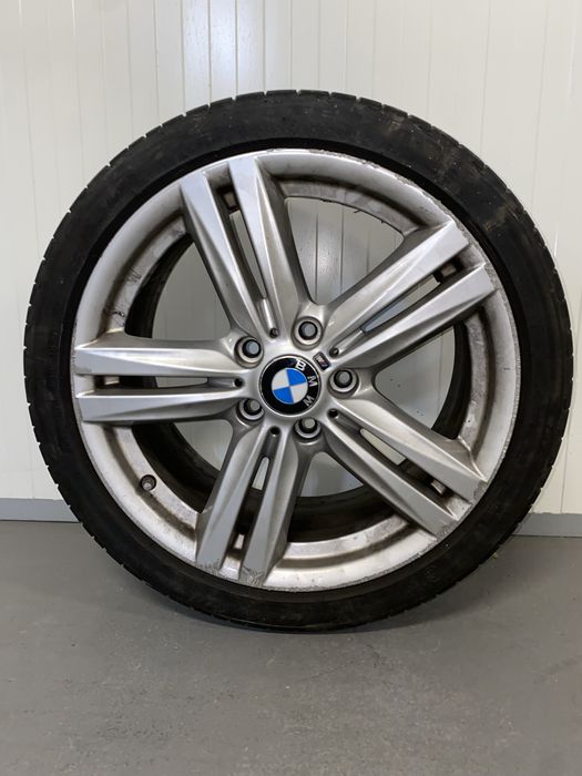 1 Jante original BMW R18 PACK M com pneu.  Furação 5x120.  Jante em muito bom estado.