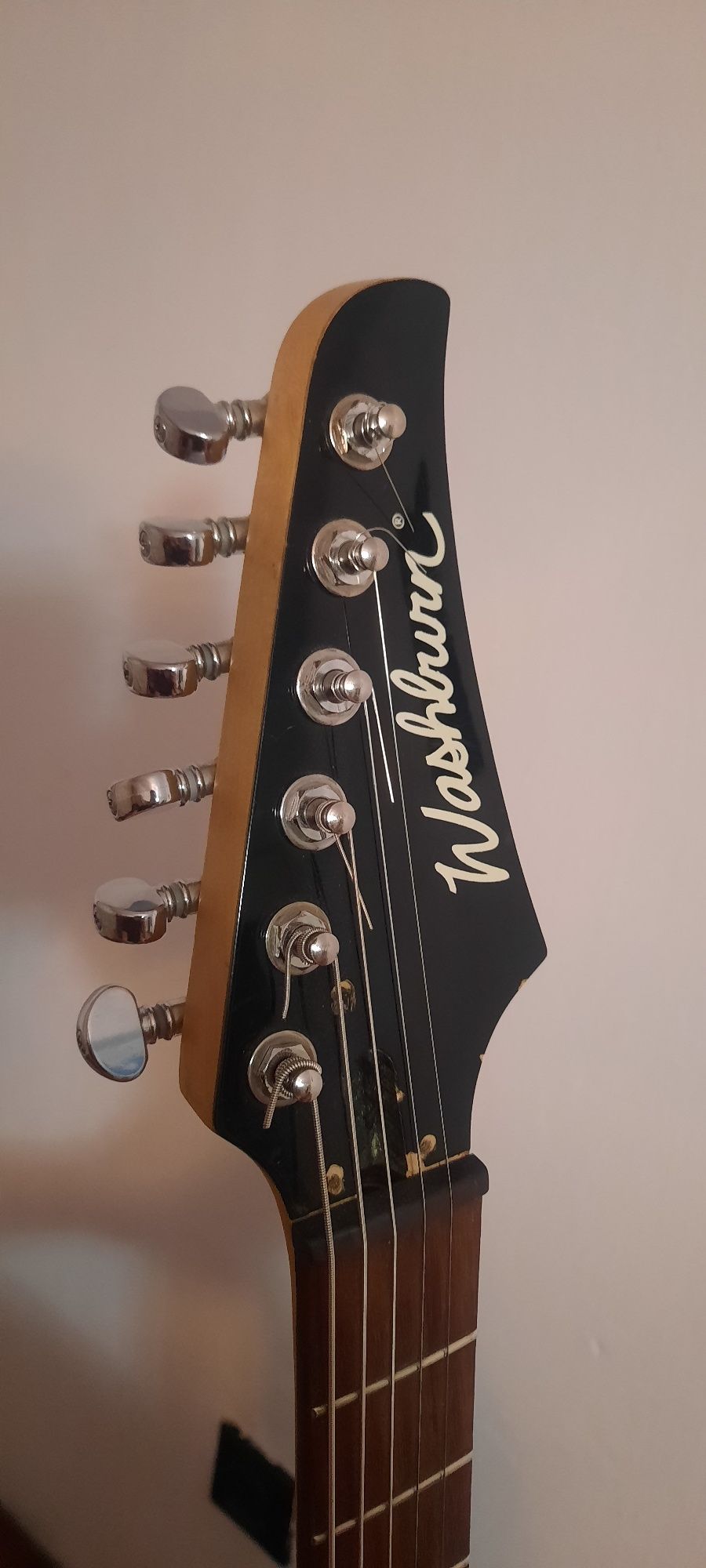 Продам електрогітару Washburn + комбік Line 6 spider