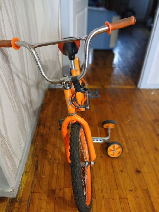 Велосипед для 5-8 лет,16 диаметр колес,в отличном состояние