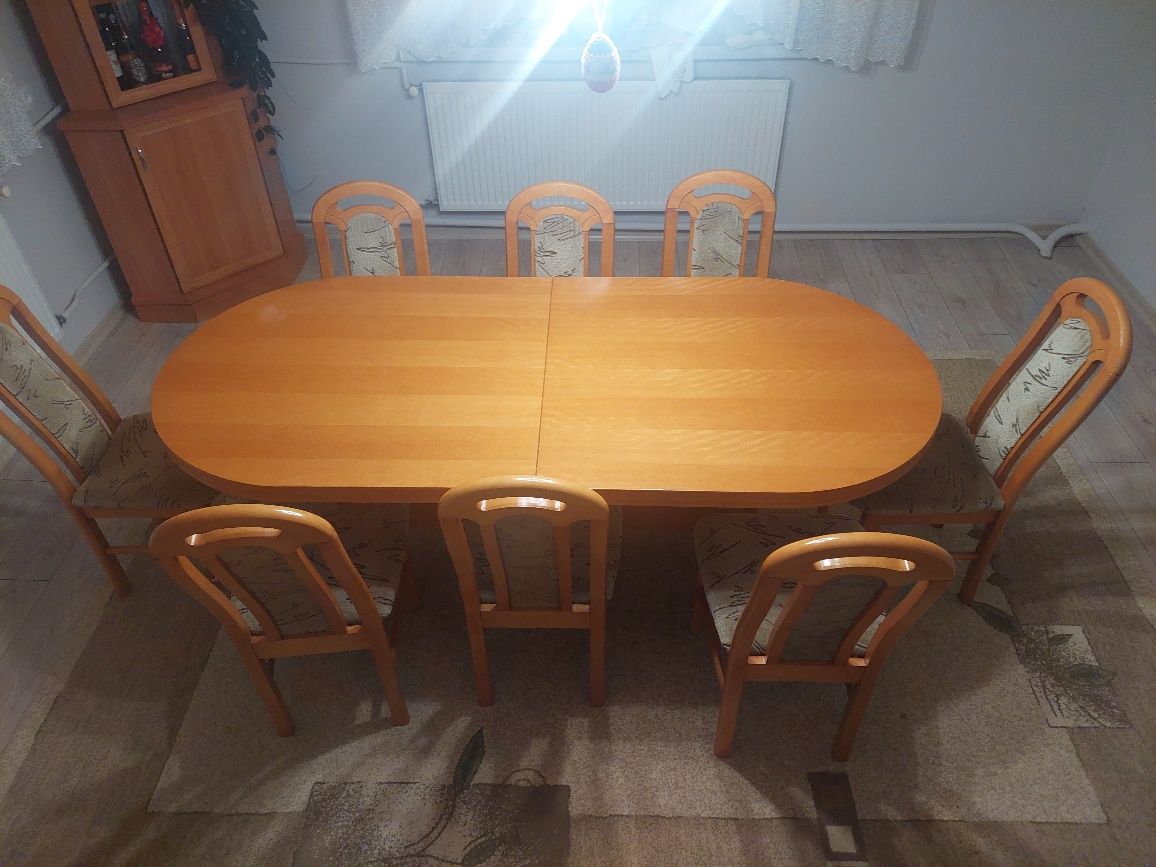 Stół rozkładany i 8 krzeseł stan bardzo dobry