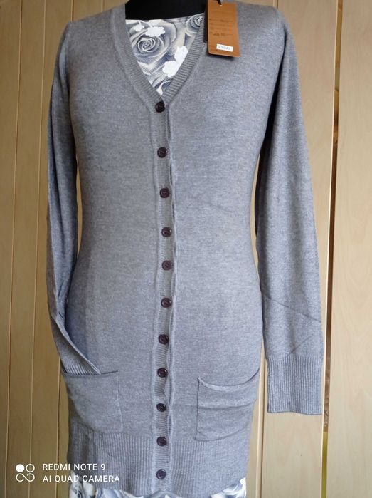 Świetny długi kardigan-tunika z długim rękawem.