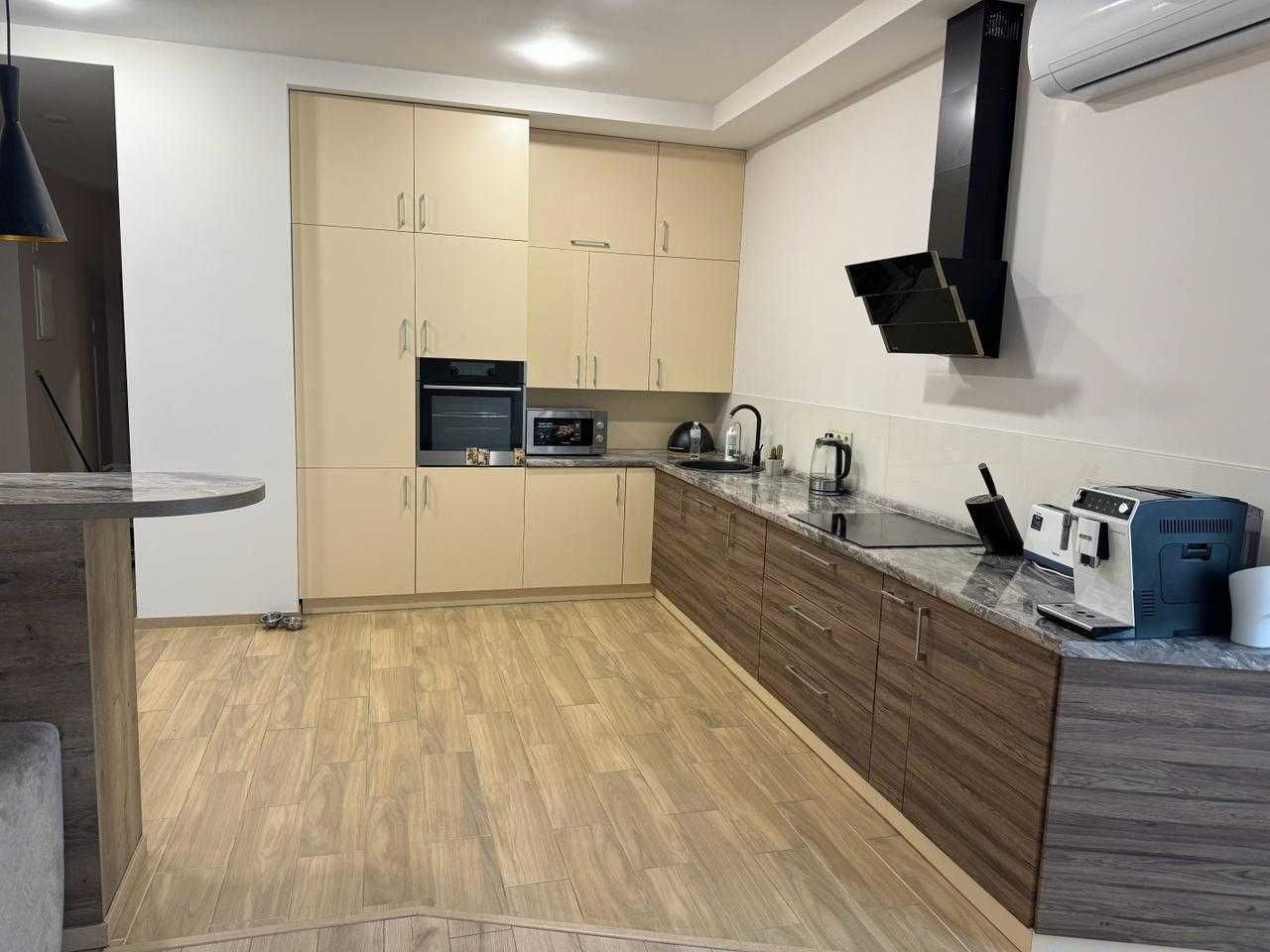 ЖК Панорама 3 к., кухня-вітальня, 110 м². Продаж від власника
