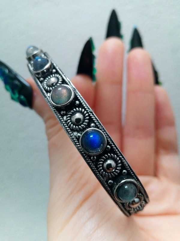 Pulseira escrava com labradorita / labradorites multicoloridas