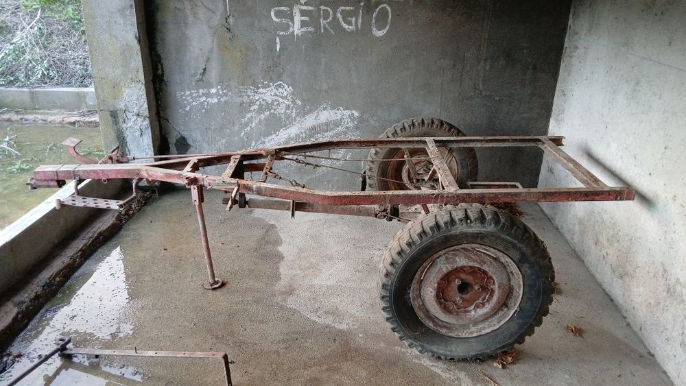Reboque sem carroçaria