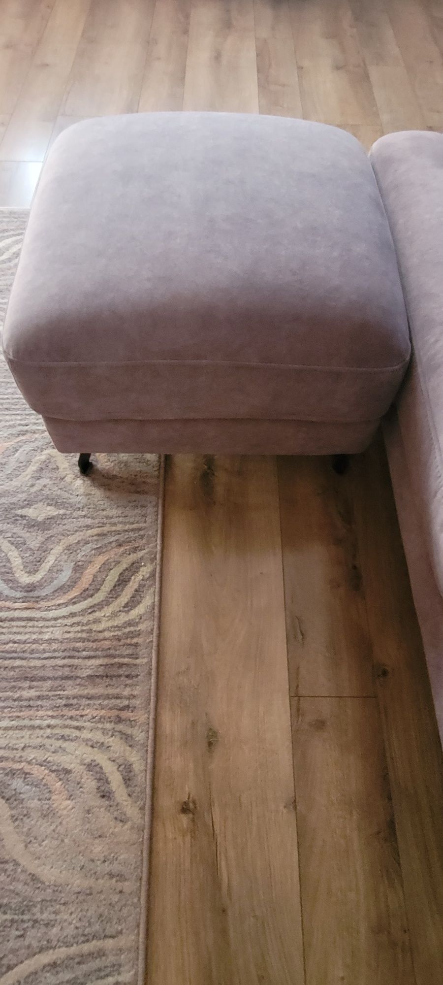 Kanapa sofa wypoczynkowa do salonu pufa