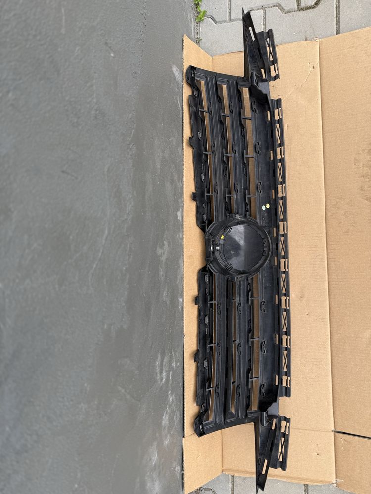 Решітка радіатора решотка радиатора VW Caddy 2K5 Кадді 2К5 15-20рр