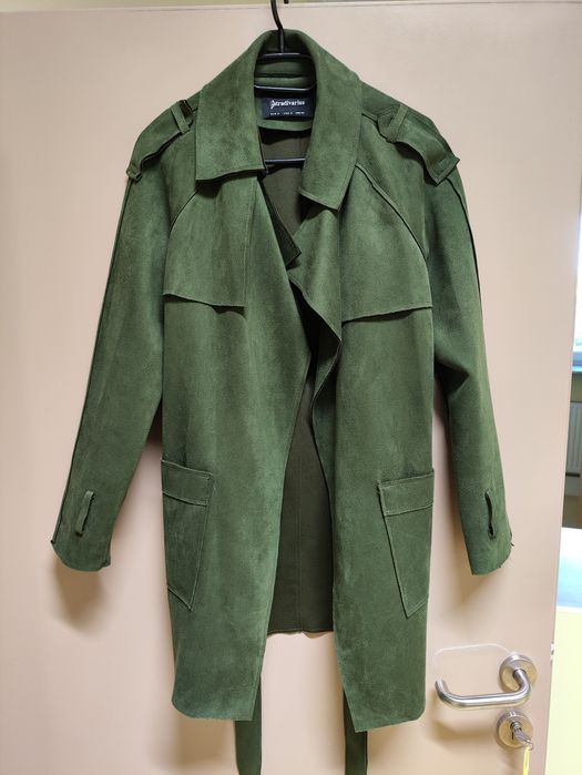 Ciemnozielony trencz Stradivarius S