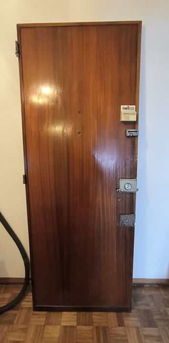 Porta exterior de madeira