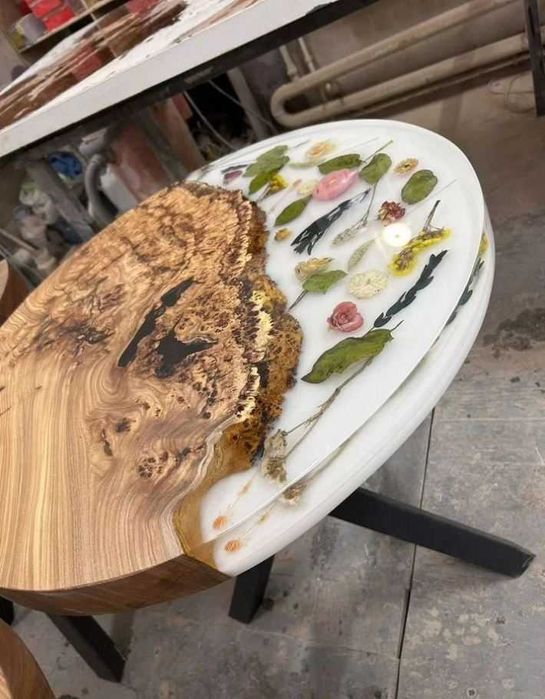 Журнальний столик із слеба та епоксидної смоли