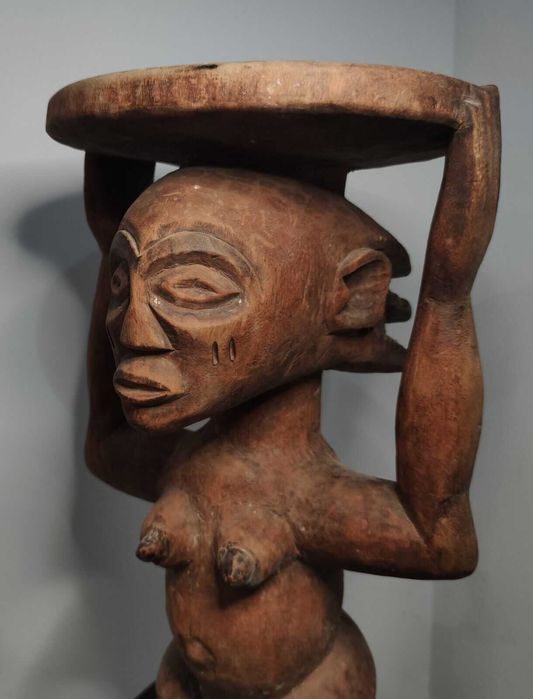 Banco africano. De norte de Angola ou Congo. Africa. Arte Africana.