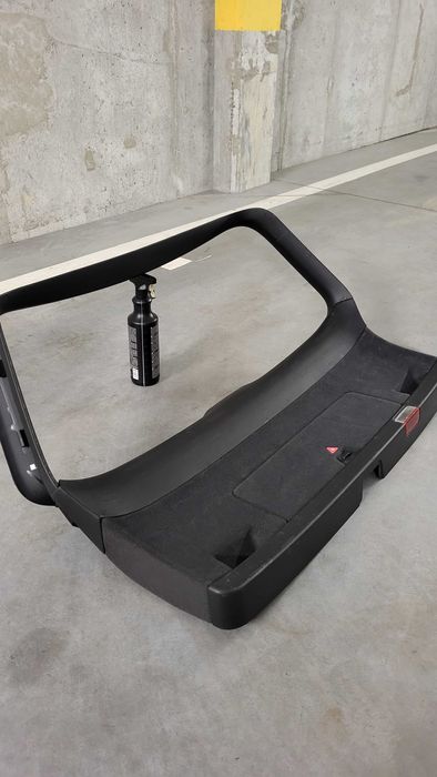 Tapicerka poszycie klapy tył Audi A4 B6/B7 AVANT