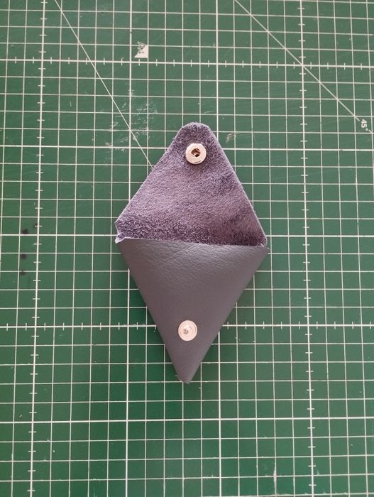 Porta moedas triângulo em pele handmade