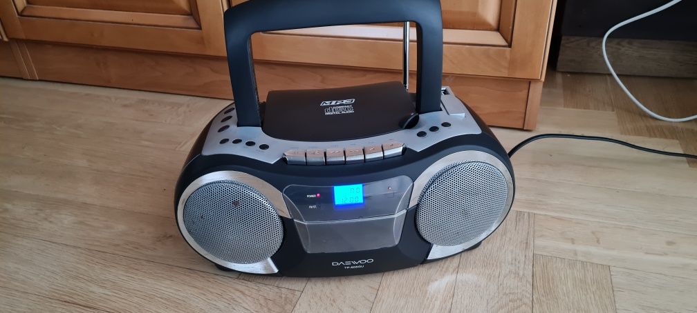 Radiomagnetofon z CD DAEWO TP 605 GU