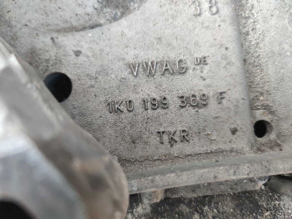 Audi A3 8P VW Golf V Seat Leon II Sanki Wózek Belka Przód Przednie