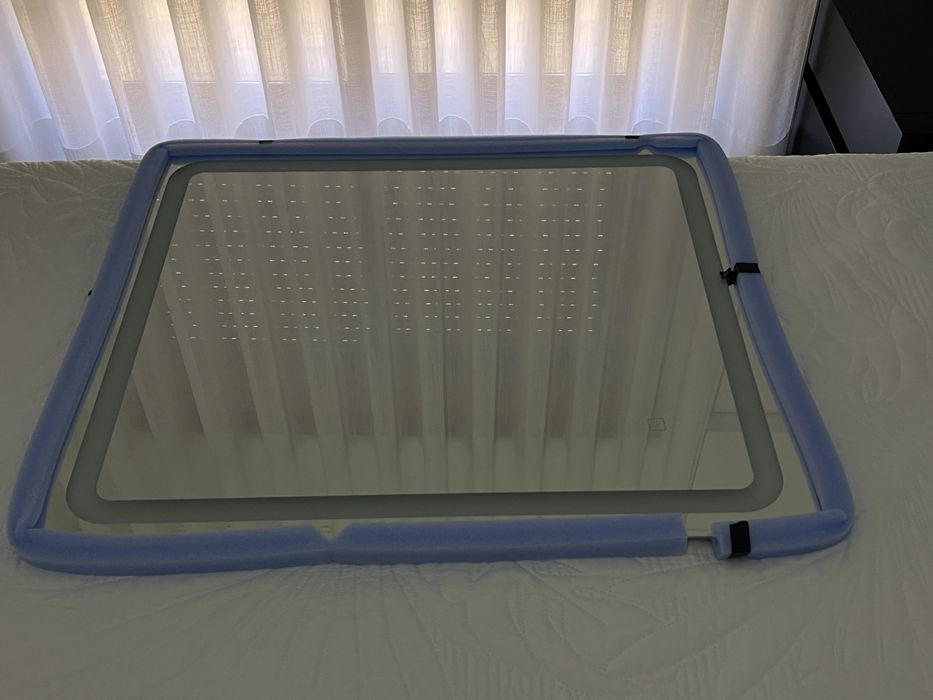Espelho casa de banho BANHOAZIS,  iluminação Touch  como novo 70x80 cm