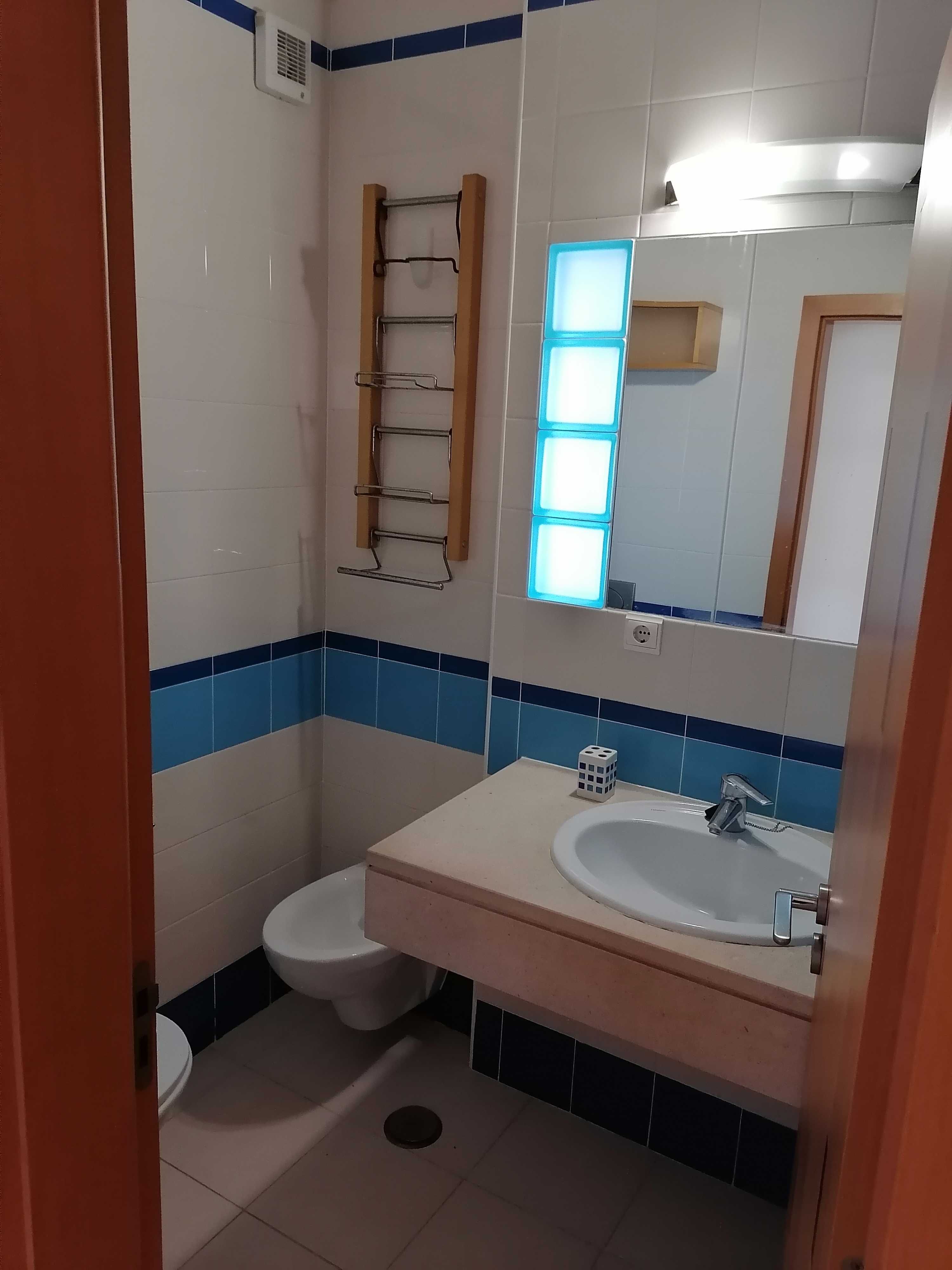 Quarto individual para rapariga estudante em Gambelas - Faro