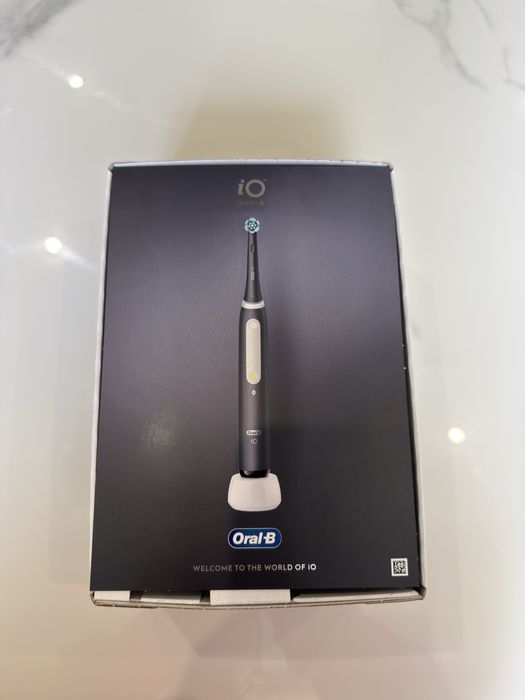 Електрична зубна щітка Oral-B iO Series 4 White