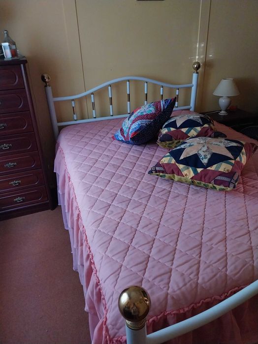 Cama de casal com colchão