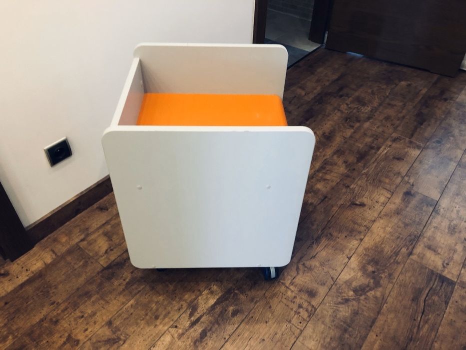 Szafka Caps Lock na kółkach Black Red White