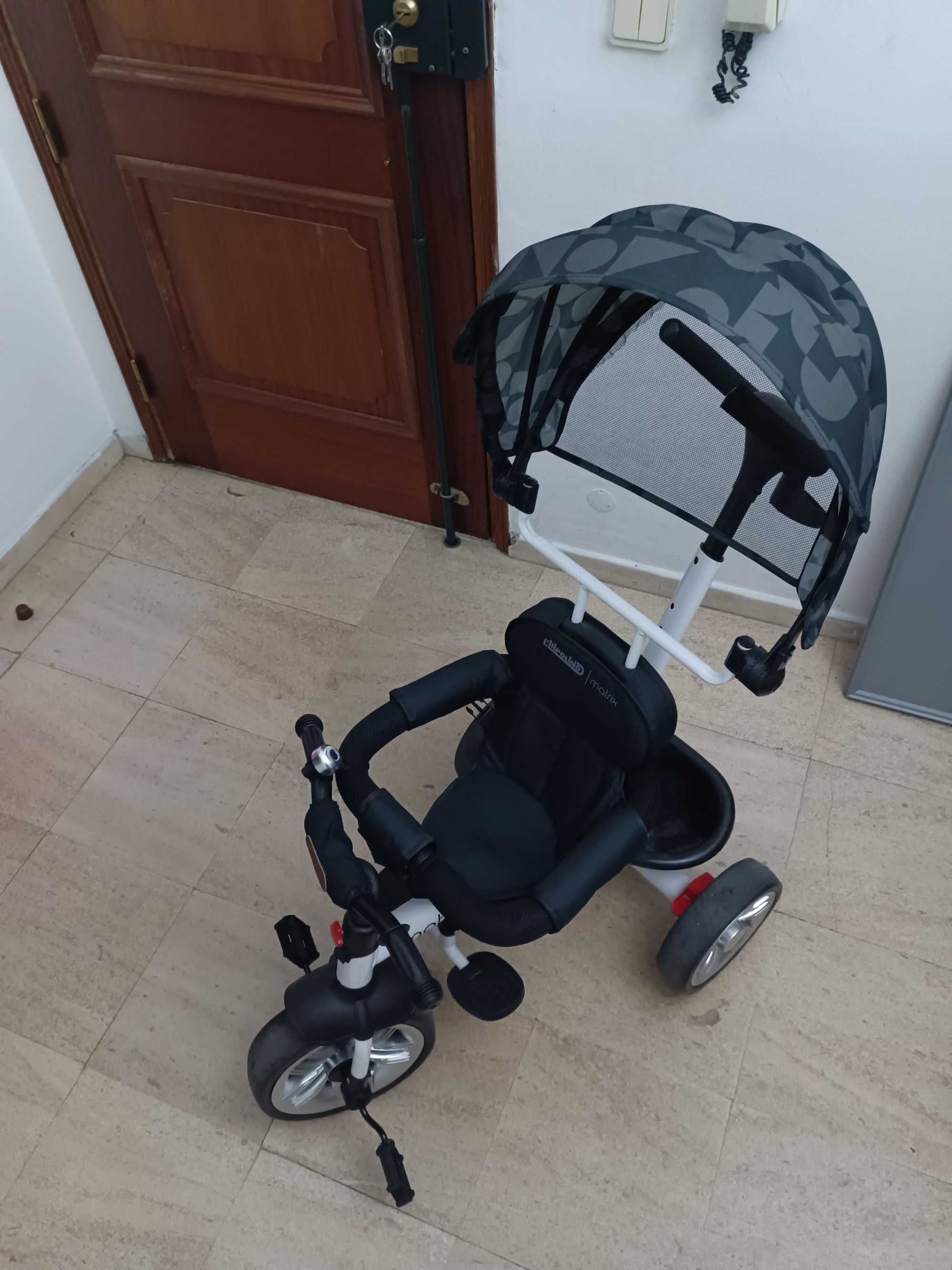 Triciclo de criança