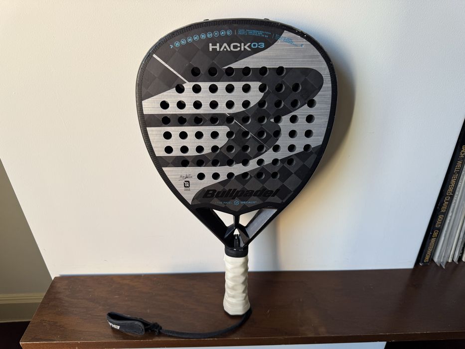 Raquete de Padel Bullpadel Hack 03 e Saco Vertex