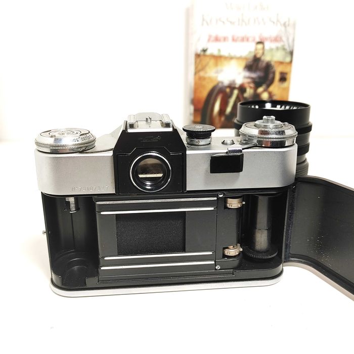 Zadbana Lustrzanka analogowa RETRO CCCP Zenit E z HANIMAR 135mm 1:3,5