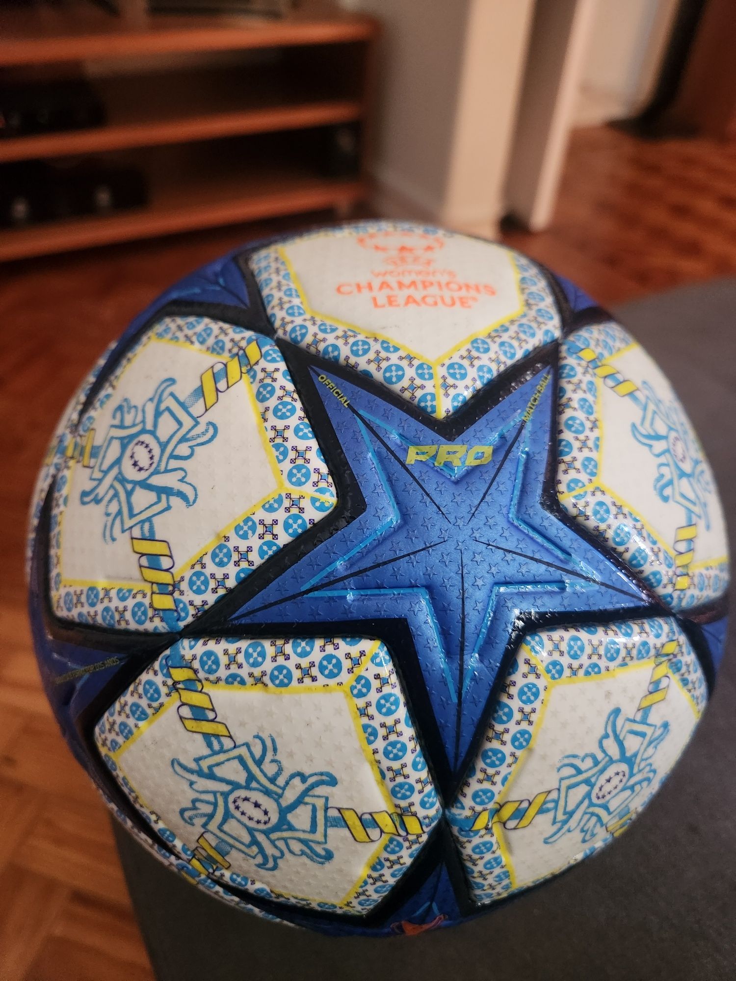 Bola Pro da Fase a Eliminar da UWCL 24/25