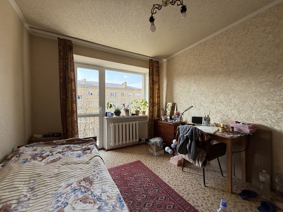 Трикімнатна квартира з ремонтом біля ТЦ! Без комісії!