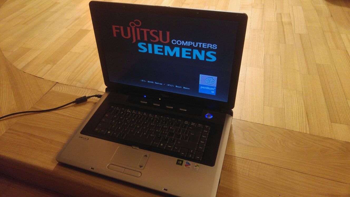 Fujitsu Siemens Amilo M4438G