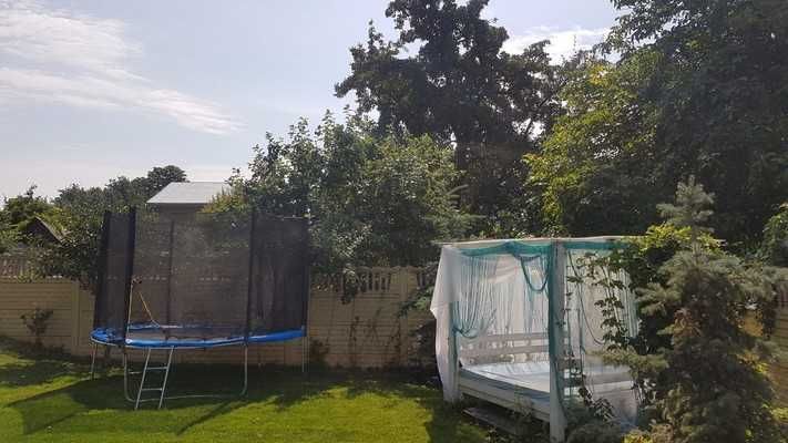 Аренда дома с  бассейном баней и закарпатским чаном  Киев 2500 у.е..
