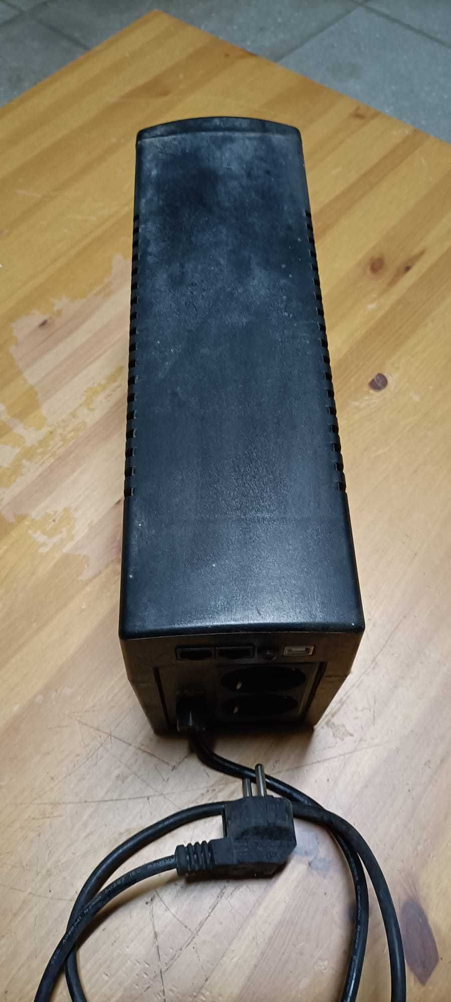 Vendo 2 UPS: 1 UPS Phasak Básico 600 VA + 1 SMART UPS EUROTECH