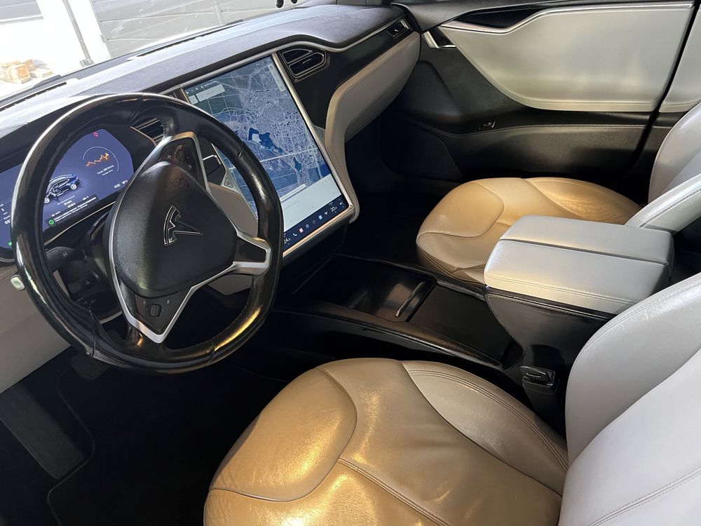 Tesla model s/85D