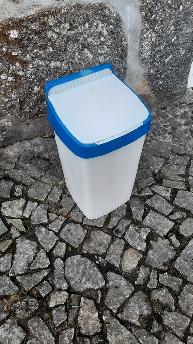 Caixote do lixo em bom estado