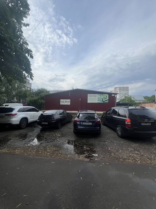 Продаж комерційного приміщення 220 кв.м на приватній  зем .4 сотки.