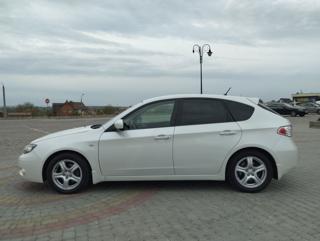 Subaru Impreza 2л, автомат, полный привод, в идеале